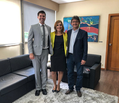 Germano, Mônica e Medeiros no gabinete da presidência da Câmara Municipal