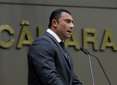 Vereador Comissário Rafão Oliveira na tribuna do Plenário Otávio Rocha