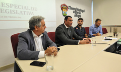 Primeira reunião da Comissão Especial de Revisão Legislativa. Na foto, os vereadores, Nelcir Tessaro (ao microfone), Comissário Rafão Oliveira, Felipe Camozzato e Mendes Ribeiro.