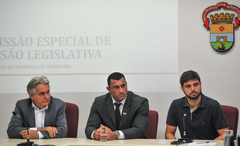 Primeira reunião da Comissão Especial de Revisão Legislativa.  Na foto, os vereadores, Nelcir Tessaro, Comissário Rafão Oliveira e Felipe Camozzato.