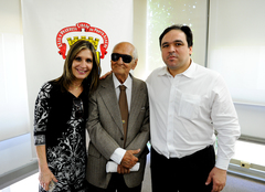 Presidente Thiago Duarte recebe Pedro Américo Leal em 2013 em uma de suas últimas visitas à Câmara Municipal.  O Ex-Vereador Pedro Américo faleceu hoje.