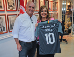 Medeiros e Mônica Leal no Inter