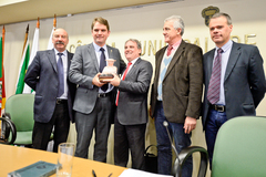  Armando Fontoura (entre Bins Ely e Comassetto) e Carlos Hamel representaram corretores