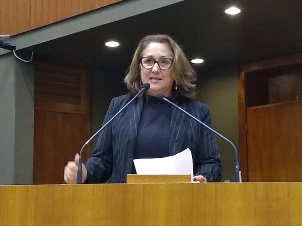 Vereadora Lourdes na Tribuna em 22 de abril