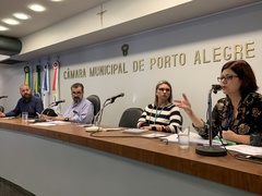 Jorge Brasil (SMDSE), vereador Claudio Janta (Solidariedade), Dra. Cristiane Stracke (SMS) e Claudia Amaral (SMED), na Frente Parlamentar em Defesa dos Direitos do Autista.