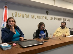 Ana Paula Kohlmann (esq.) e Marilene Symanski foram recebidas pelo vereador Claudio Janta