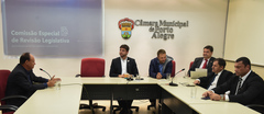 Reunião da Comissão Especial de Revisão Legislativa. Na foto, da esq. vereadores: João Bosco Vaz, Felipe Camozzato (presidente), Mendes Ribeiro, Professor Wambert, Hamilton Sossmeier, Comissário Rafão Oliveira