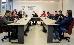 Reunião para debater o cumprimento da Lei Geral dos Táxis em Porto Alegre.