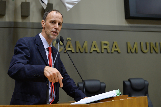 Movimentação de plenário. Na foto, vereador Marcelo Sgarbossa.