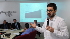 Esclarecimento sobre a situação educacional de Porto Alegre com o comparecimento do Secretario de Educação Sr.Adriano Naves de Brito.