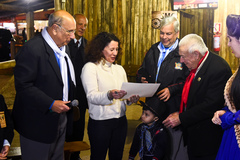 Dione recebeu a distinção ao marido, proposta por Pujol (e)