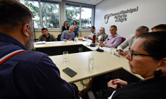 Comissão debate o cumprimento da Lei Geral dos Táxis em Porto Alegre.
