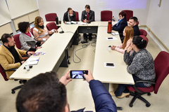 Debates sobre o teste do pezinho com profissionais da saude e envolvidos na questão.