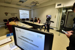 Debates sobre o teste do pezinho com profissionais da saude e envolvidos na questão.