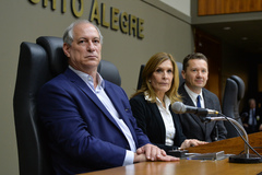 Ciro Gomes (e), em recente visita à Câmara, ao lado de Mônica Leal (PP) e Mauro Zacher (PDT) 