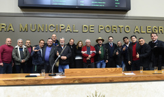 Período de Comunicações em homenagem ao Dia do Motorista. Na foto, vereadores e representantes da categoria