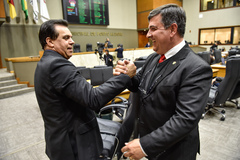 Vereadores Alvoni Medina (e) e José Freitas, ambos do Republicanos, são autores da proposta