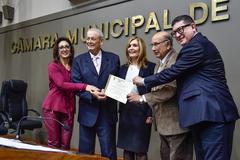 Ana, Furini, Mônica Leal, Reginaldo Pujol e Tasca na cermônia desta tarde na Câmara Municipal