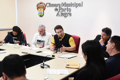 Contratualizações de equipamentos públicos no âmbito da Secretaria Municipal da Cultura. Na mesa, vereadora Karen Santos e vereadores Engenheiro Comassetto, Professor Alex Fraga e Cassiá Carpes