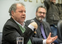 Comissões debatem a ação de reintegração de posse da Comunidade Mato Sampaio, localizada no Bairro Bom Jesus, e ouvem esclarecimentos acerca das contrapartidas feitas pelos empreendedores que já executaram o projeto no local. Na foto, com a fala, o vereador Dr. Goulart.