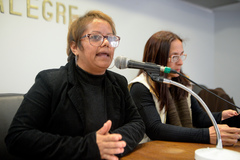 Comissões debatem a ação de reintegração de posse da Comunidade Mato Sampaio, localizada no Bairro Bom Jesus, e ouvem esclarecimentos acerca das contrapartidas feitas pelos empreendedores que já executaram o projeto no local. Na foto, a Sra. Cris Medeiros, Conselheira Tutelar da Microrregião 3.