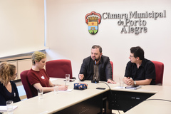 Reunião conjunta Cece e Cosmam para debater proposta de campanha de divulgação científica e ambiental nos ônibus. Na foto, vereadores André Carús e Professor Alex Fraga