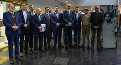 Embaixador de Israel no Brasil Yossi Shelley visita Exposição Nossa Luta: A Perseguição aos Negros durante o Holocausto.
