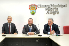 Marcantonio (e), Carús (c) e Adeli na abertura da comissão hoje de manhã