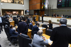 Vereadores em Plenário na sessão desta quarta-feira