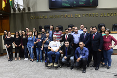 Representantes da comunidade surda de Porto Alegre prestigiaram homenagem