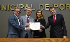 Homenagem aos 50 anos da regulamentação das profissões de fisioterapeuta e terapeuta ocupacional. Na foto: da esq. o presidente do Crefito, Jadir Lemos; o vereador João Carlos Nedel; a presidente da CMPA, vereadora Mônica Leal; e o vice-presidente do Crefito, Glademir Schwingel.