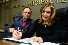 Bosco e Mônica na promulgação da lei nesta segunda-feira