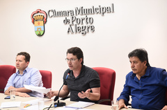 Reunião sobre eleições para direção das escolas municipais. Vereadores Mauro Zacher, Professor Alex Fraga e Cassiá Carpes