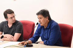 Reunião sobre eleições para direção das escolas municipais. Na foto, vereador Cassiá Carpes ao microfone