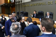 Movimentação de vereadores em Plenário nesta quarta-feira