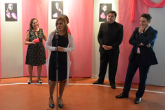 Vereadores participam de abertura da exposição Lenços da Esperança sobre Outubro Rosa no T Cultural. Na foto, presidente da Câmara Mônica Leal.