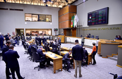 Movimentação no plenário na sessão desta quinta-feira
