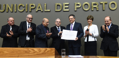 Bodanese recebe diploma entregue por Idenir Cecchim (c)