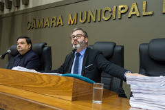 Documentação do MP está à disposição da Comissão. Na foto, vereadores Wambert e Robaina