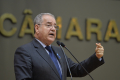 Movimentação de plenário. Na foto, vereador Idenir Cecchim.