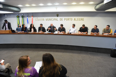 Discute organização do carnaval de blocos de Porto Alegre.