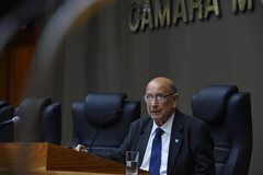 Vereador Reginaldo Pujol (DEM) presidiu a sessão nesta quarta-feira