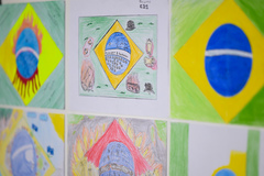 Desenhos, de jovens e adultos, reinterpretam a bandeira nacional