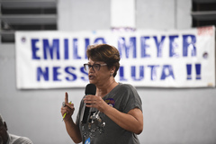 Comissão faz debate sobre a continuidade do Ensino Médio na Escola Emílio Meyer, na sede da Amavtron. Na foto, representante do Conselho Municipal da Educação