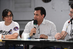 Comissão faz debate sobre a continuidade do Ensino Médio na Escola Emílio Meyer, na sede da Amavtron. Na foto, vereador Alvoni Medina