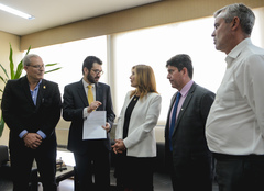 Naves explicou a Mônica importância do projeto