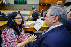Movimentação em plenário nesta segunda-feira