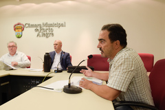Comissão Especial de Prédios Abandonados debate a renovação do 4º Distrito. Na foto, vereadores Luciano Marcantônio e Adeli Sell com Guilherme Castanheira, da Smams