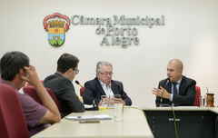Comissão Especial de Prédios Abandonados debate a gestão dos órgãos municipais.