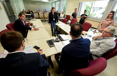 Comissão discute a regularização do registro do Porto Seco.